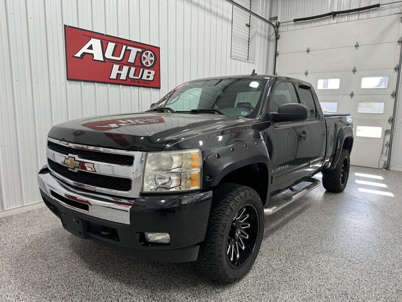 2009 Chevrolet Silverado 1500 LT   - Photo 1 - Rochelle, IL 61068