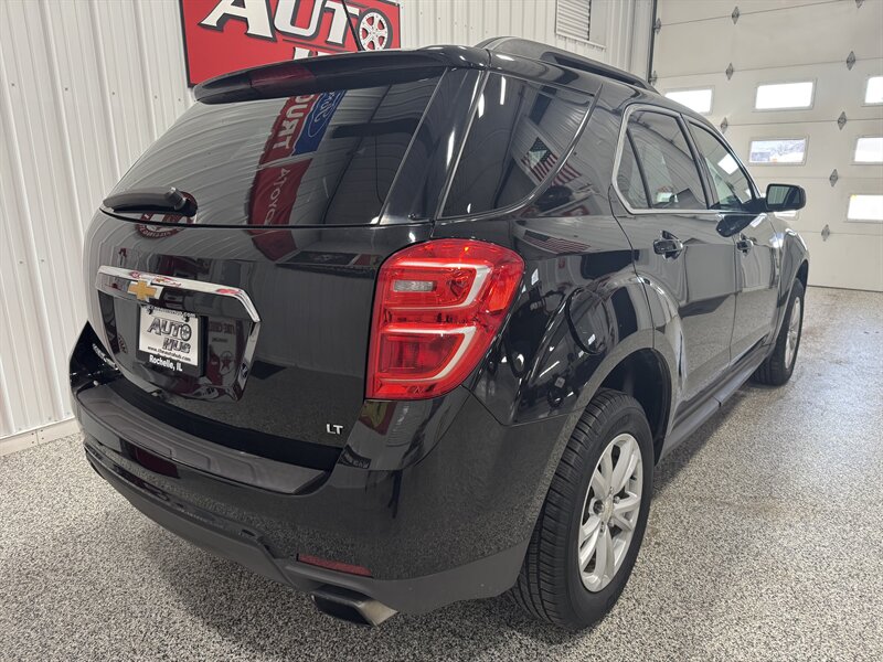 2017 Chevrolet Equinox LT   - Photo 6 - Rochelle, IL 61068