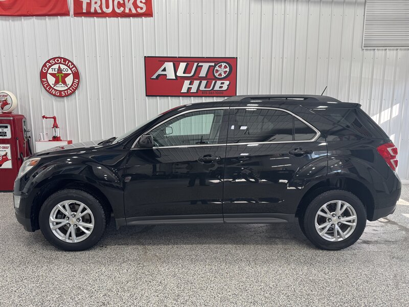 2017 Chevrolet Equinox LT   - Photo 2 - Rochelle, IL 61068