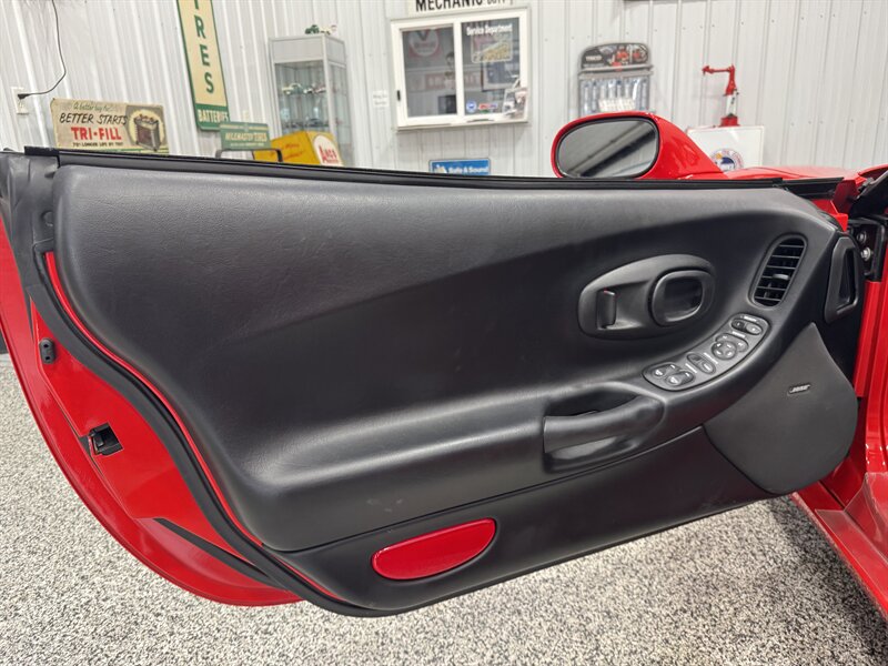 2002 Chevrolet Corvette   - Photo 17 - Rochelle, IL 61068