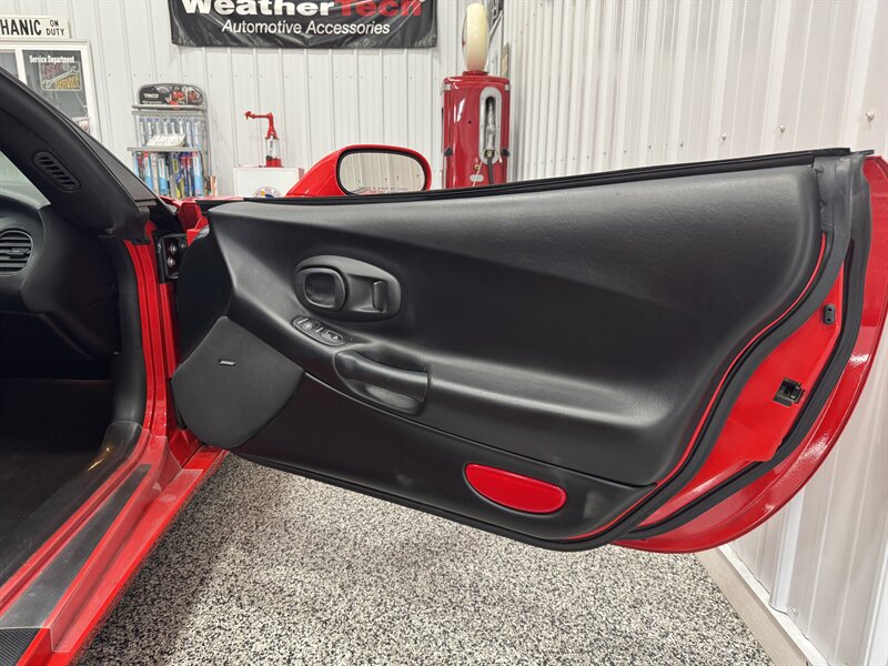 2002 Chevrolet Corvette   - Photo 11 - Rochelle, IL 61068
