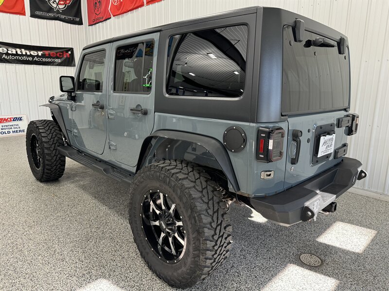 2014 Jeep Wrangler Unlimited Rubicon   - Photo 3 - Rochelle, IL 61068