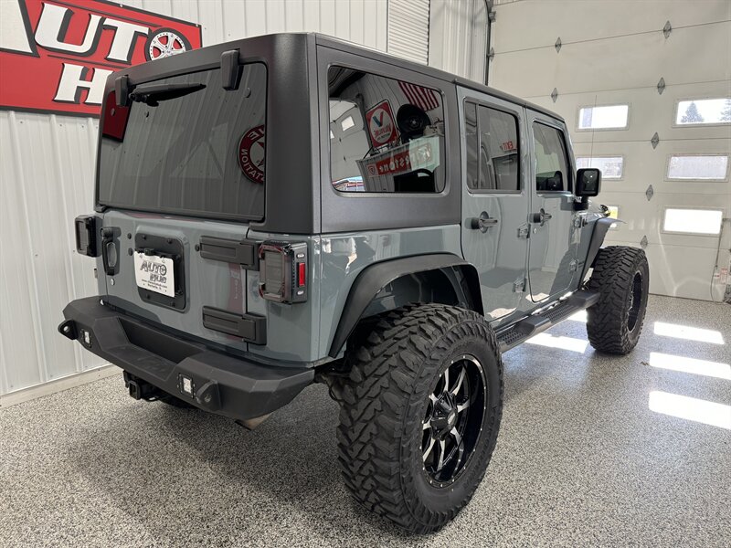 2014 Jeep Wrangler Unlimited Rubicon   - Photo 8 - Rochelle, IL 61068