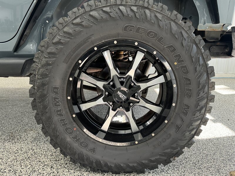 2014 Jeep Wrangler Unlimited Rubicon   - Photo 10 - Rochelle, IL 61068