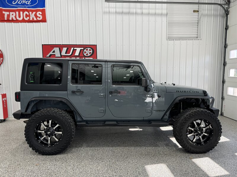 2014 Jeep Wrangler Unlimited Rubicon   - Photo 6 - Rochelle, IL 61068