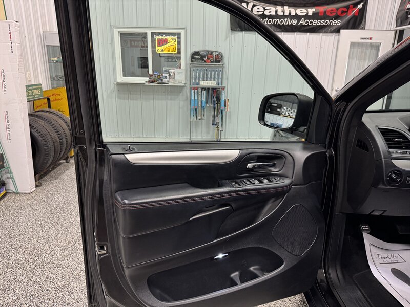 2015 Dodge Grand Caravan R/T - Photo 24 - Rochelle, IL 61068