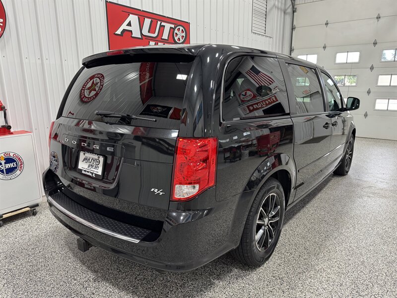 2015 Dodge Grand Caravan R/T - Photo 21 - Rochelle, IL 61068