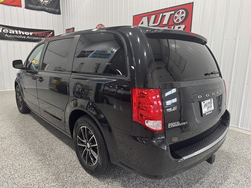 2015 Dodge Grand Caravan R/T - Photo 20 - Rochelle, IL 61068