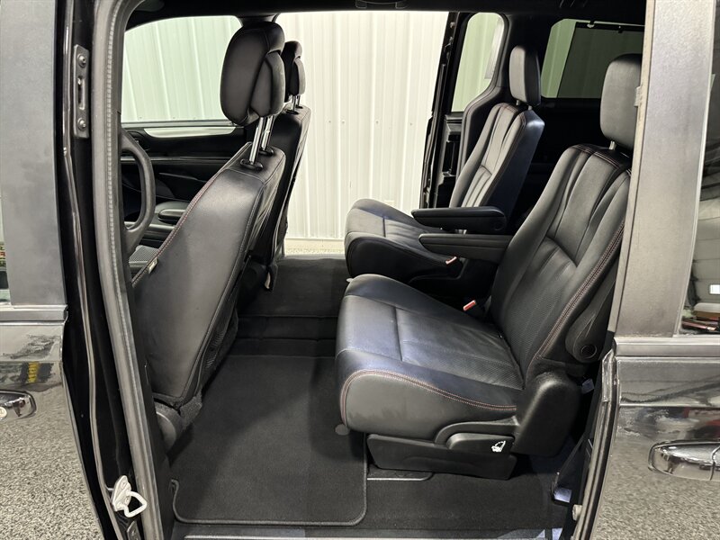 2015 Dodge Grand Caravan R/T - Photo 13 - Rochelle, IL 61068