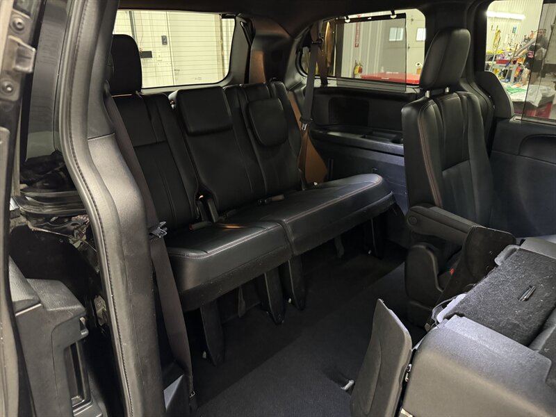 2015 Dodge Grand Caravan R/T - Photo 16 - Rochelle, IL 61068