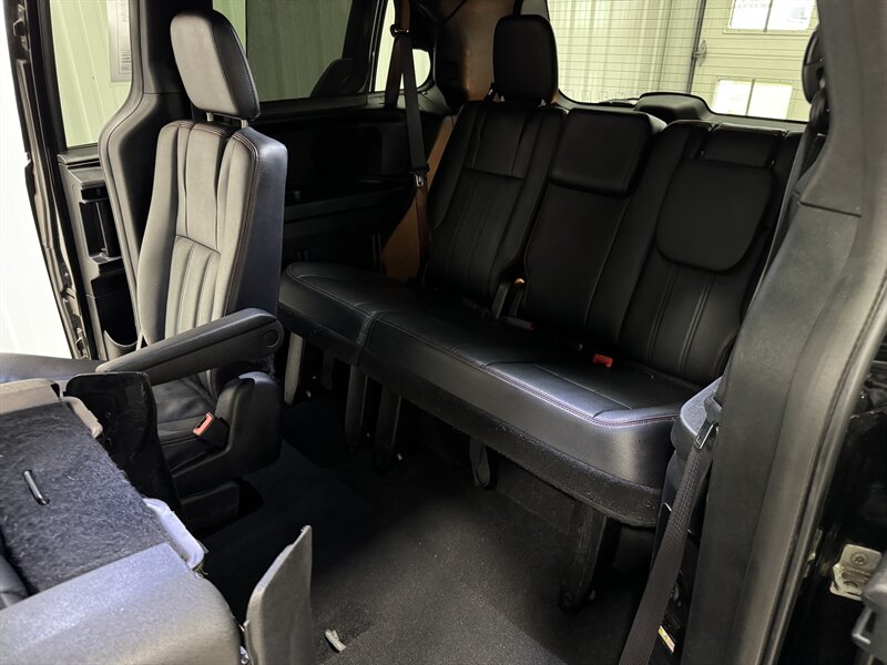 2015 Dodge Grand Caravan R/T - Photo 14 - Rochelle, IL 61068