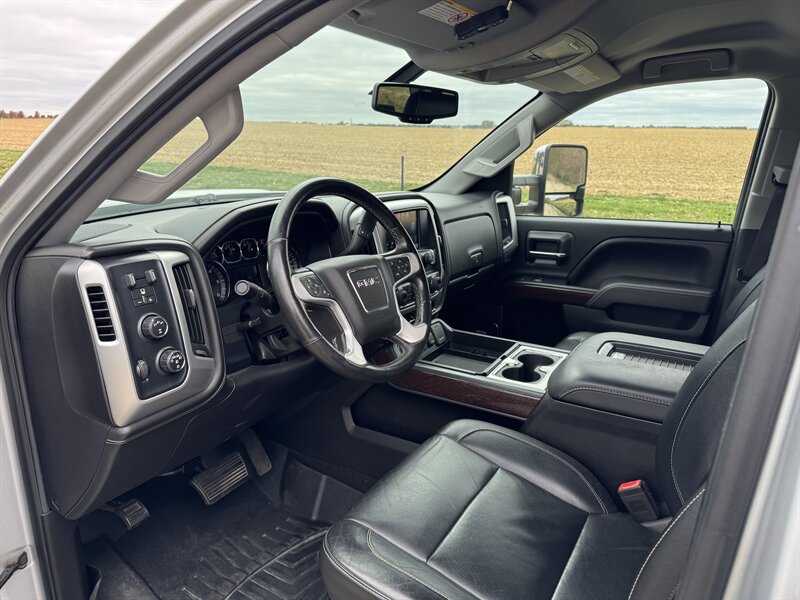 2017 GMC Sierra 2500 SLT   - Photo 5 - Rochelle, IL 61068