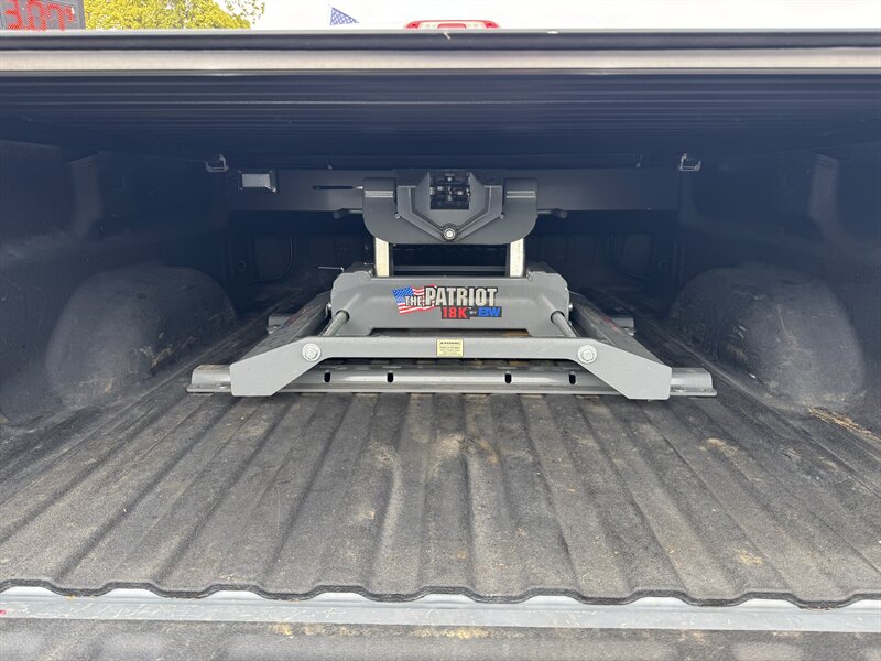 2017 GMC Sierra 2500 SLT   - Photo 13 - Rochelle, IL 61068