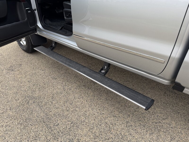 2017 GMC Sierra 2500 SLT   - Photo 12 - Rochelle, IL 61068