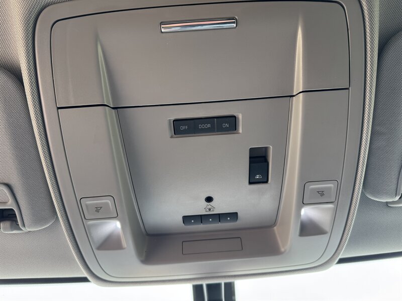 2017 GMC Sierra 2500 SLT   - Photo 11 - Rochelle, IL 61068