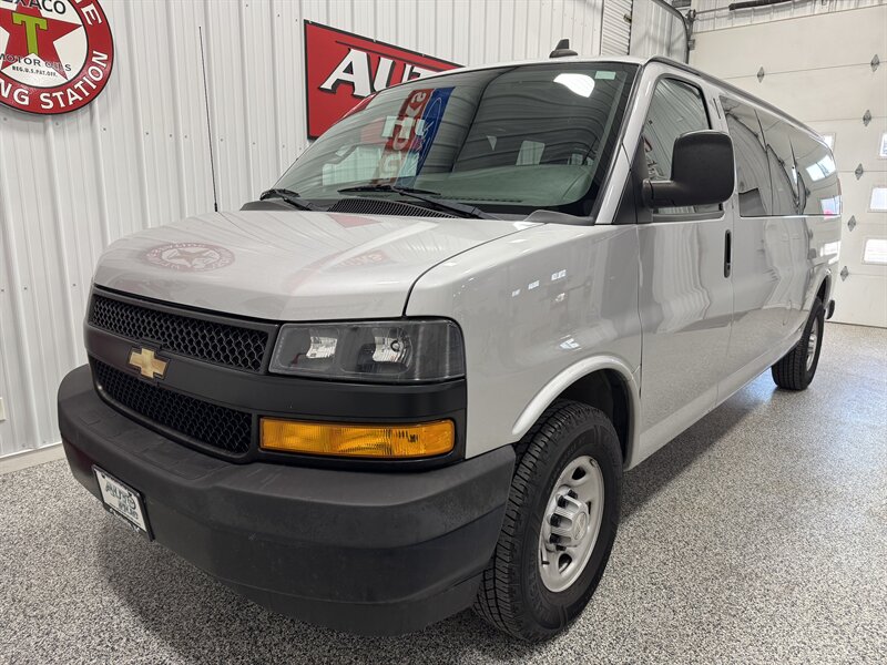 2019 Chevrolet Express LS 3500   - Photo 2 - Rochelle, IL 61068