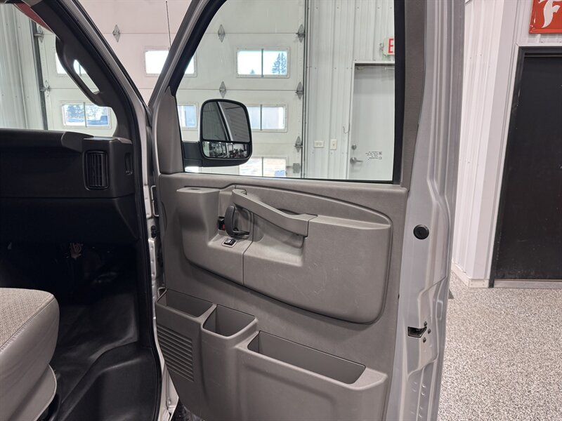 2019 Chevrolet Express LS 3500   - Photo 20 - Rochelle, IL 61068