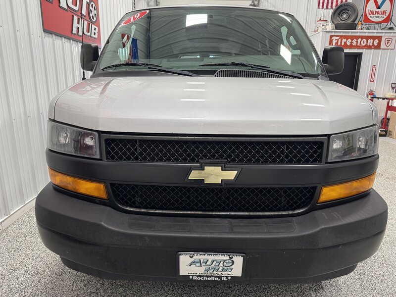 2019 Chevrolet Express LS 3500   - Photo 3 - Rochelle, IL 61068