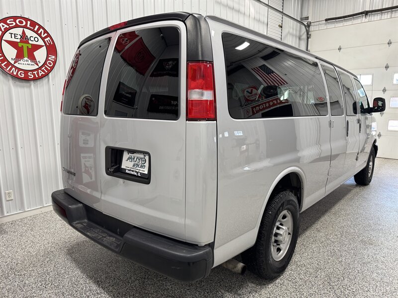 2019 Chevrolet Express LS 3500   - Photo 6 - Rochelle, IL 61068