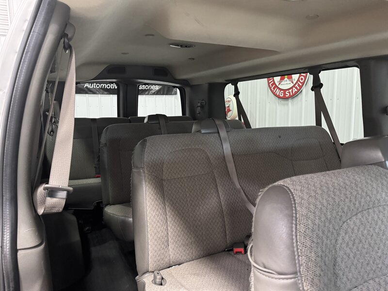 2019 Chevrolet Express LS 3500   - Photo 22 - Rochelle, IL 61068