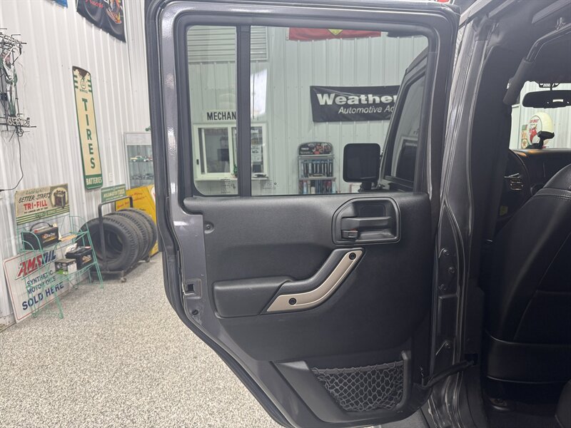 2016 Jeep Wrangler Unlimited Sahara 75th Anniversary - Photo 27 - Rochelle, IL 61068