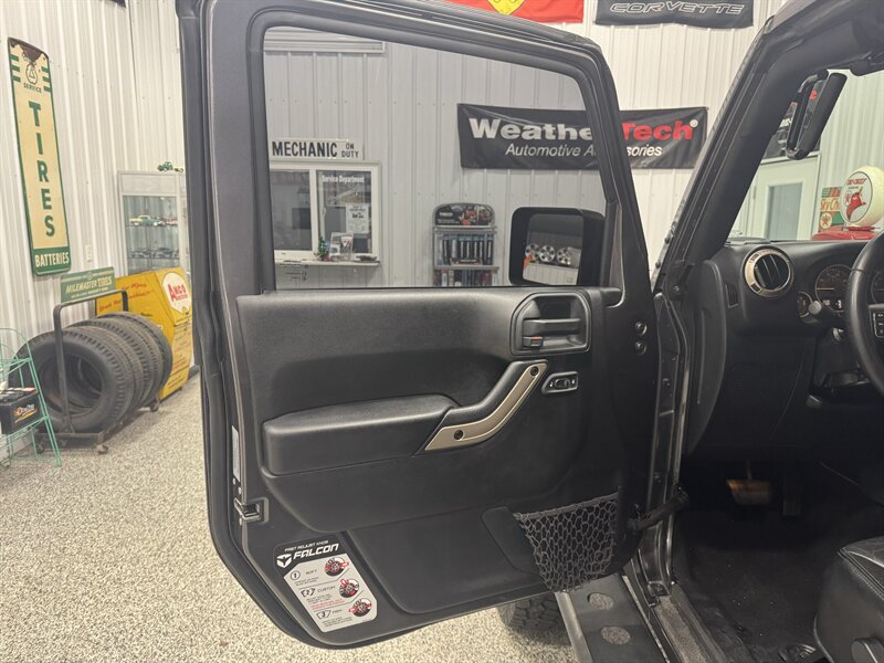 2016 Jeep Wrangler Unlimited Sahara 75th Anniversary - Photo 26 - Rochelle, IL 61068