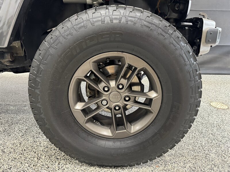 2016 Jeep Wrangler Unlimited Sahara 75th Anniversary - Photo 24 - Rochelle, IL 61068