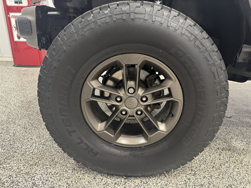 2016 Jeep Wrangler Unlimited Sahara 75th Anniversary - Photo 22 - Rochelle, IL 61068