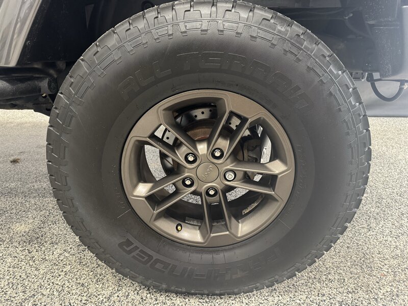 2016 Jeep Wrangler Unlimited Sahara 75th Anniversary - Photo 23 - Rochelle, IL 61068