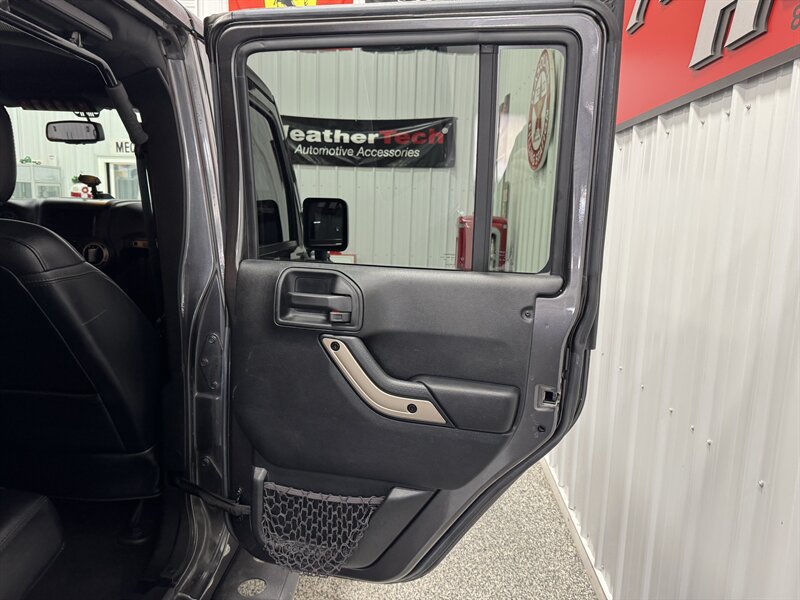 2016 Jeep Wrangler Unlimited Sahara 75th Anniversary - Photo 28 - Rochelle, IL 61068