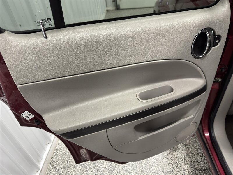 2006 Chevrolet HHR LT - Photo 11 - Rochelle, IL 61068