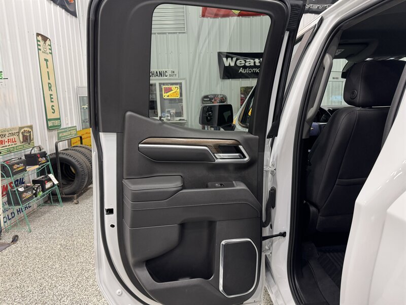 2022 Chevrolet Silverado 1500 LT   - Photo 25 - Rochelle, IL 61068