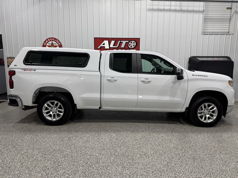 2022 Chevrolet Silverado 1500 LT   - Photo 3 - Rochelle, IL 61068