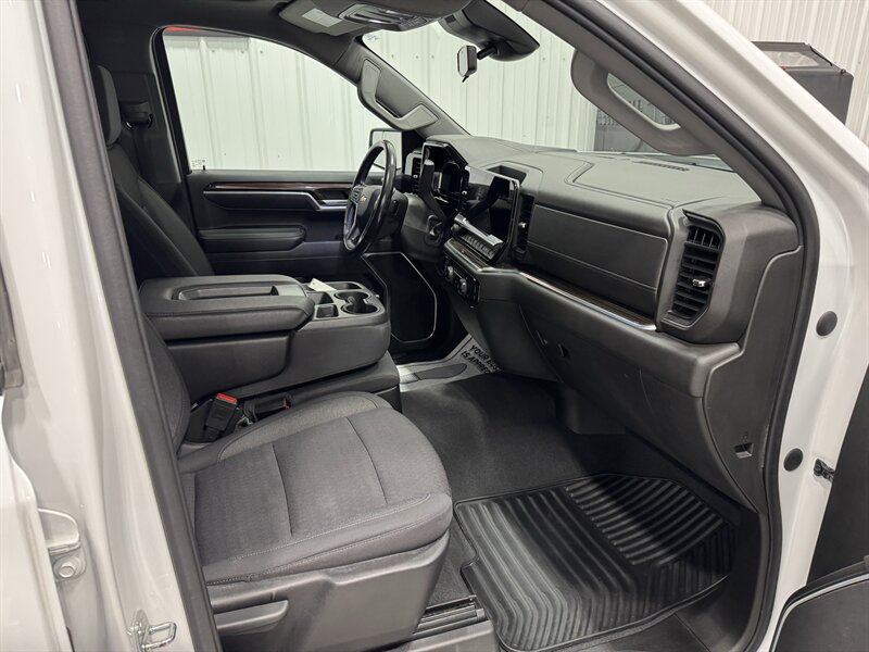 2022 Chevrolet Silverado 1500 LT   - Photo 15 - Rochelle, IL 61068