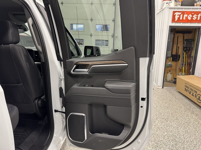 2022 Chevrolet Silverado 1500 LT   - Photo 26 - Rochelle, IL 61068