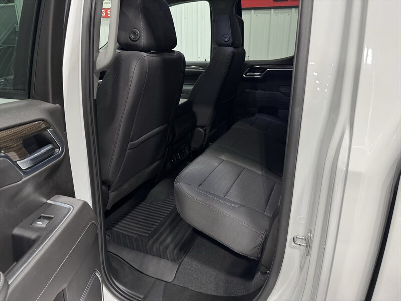 2022 Chevrolet Silverado 1500 LT   - Photo 12 - Rochelle, IL 61068