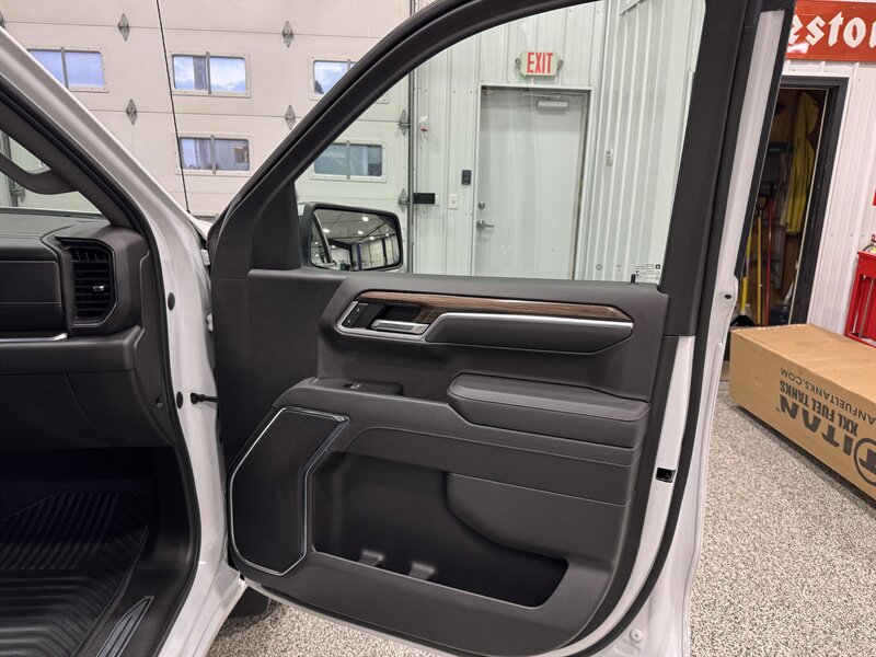 2022 Chevrolet Silverado 1500 LT   - Photo 27 - Rochelle, IL 61068