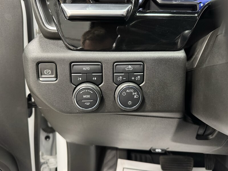 2022 Chevrolet Silverado 1500 LT   - Photo 11 - Rochelle, IL 61068