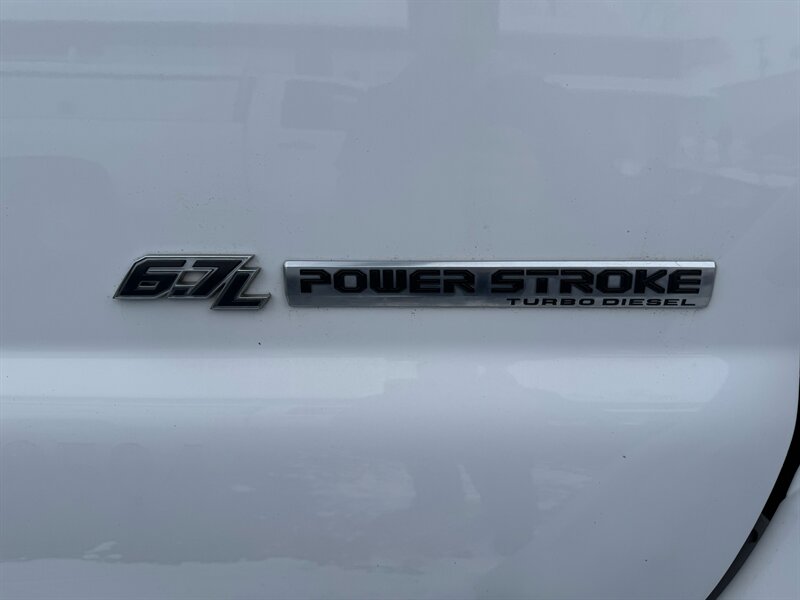 2017 Ford F-650 Box Truck - Photo 6 - Rochelle, IL 61068