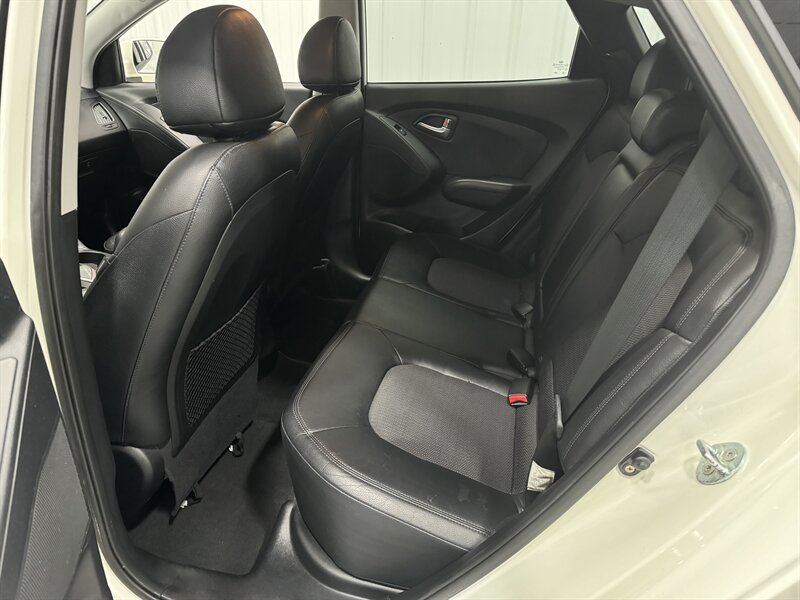 2011 Hyundai Tucson GLS   - Photo 16 - Rochelle, IL 61068