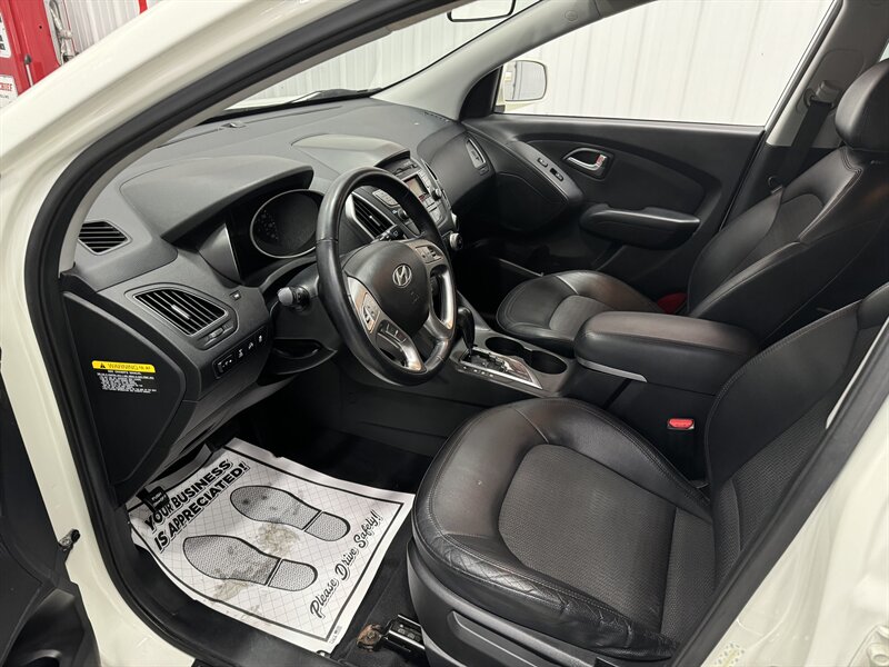 2011 Hyundai Tucson GLS   - Photo 9 - Rochelle, IL 61068