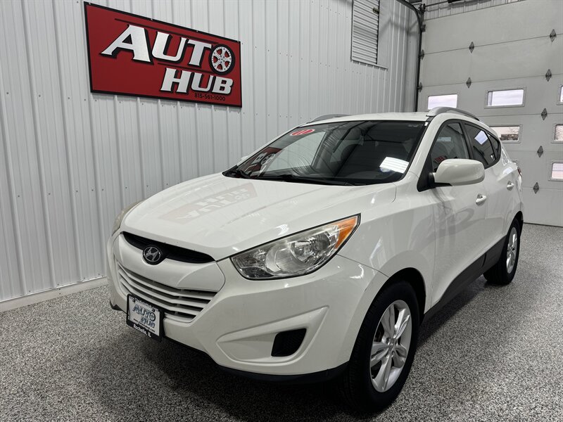 2011 Hyundai Tucson GLS   - Photo 2 - Rochelle, IL 61068