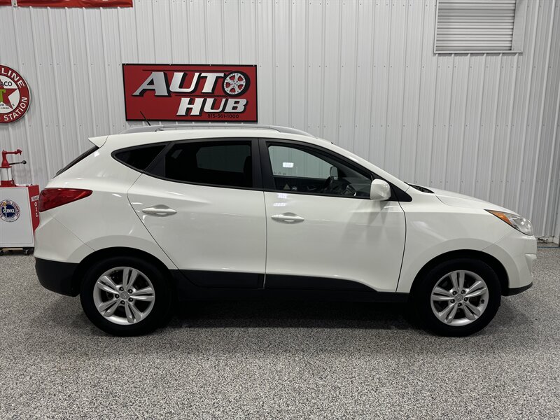 2011 Hyundai Tucson GLS   - Photo 6 - Rochelle, IL 61068