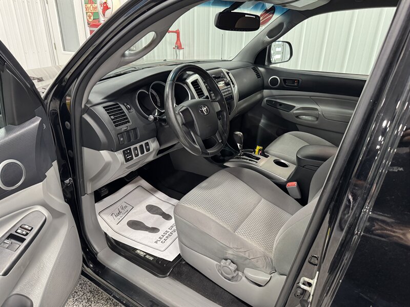 2012 Toyota Tacoma V6 - Photo 6 - Rochelle, IL 61068