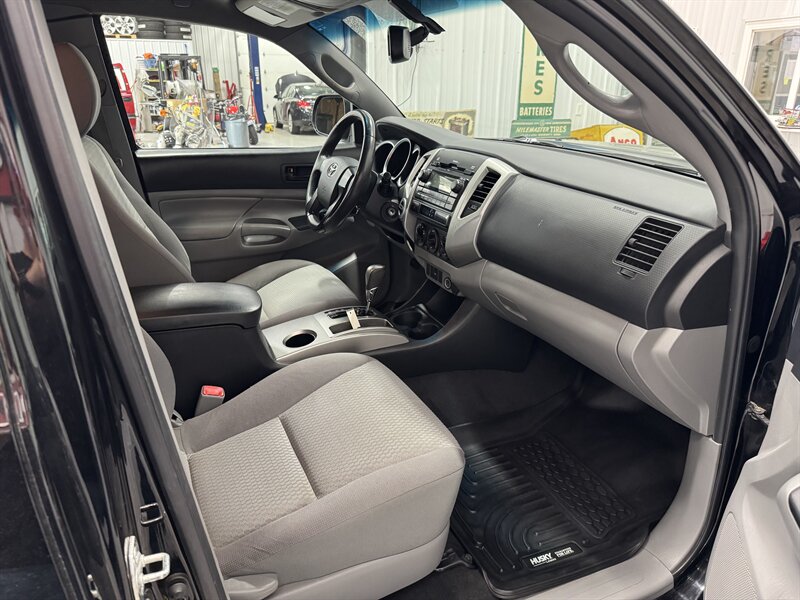 2012 Toyota Tacoma V6 - Photo 11 - Rochelle, IL 61068