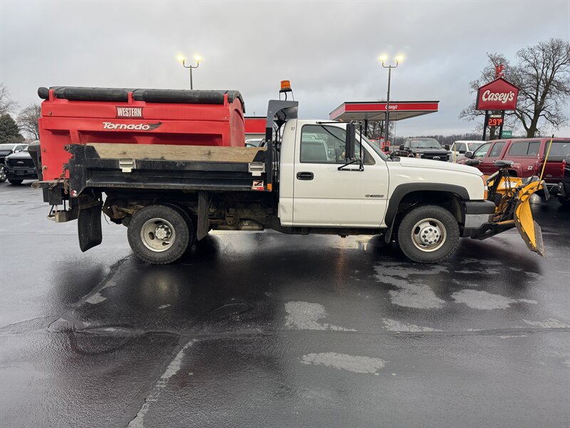 2007 Chevrolet Silverado 3500 Cab & Chassis   - Photo 4 - Rochelle, IL 61068