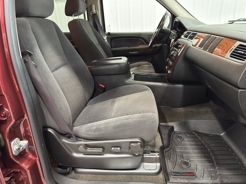 2008 Chevrolet Suburban - Photo 10 - Rochelle, IL 61068