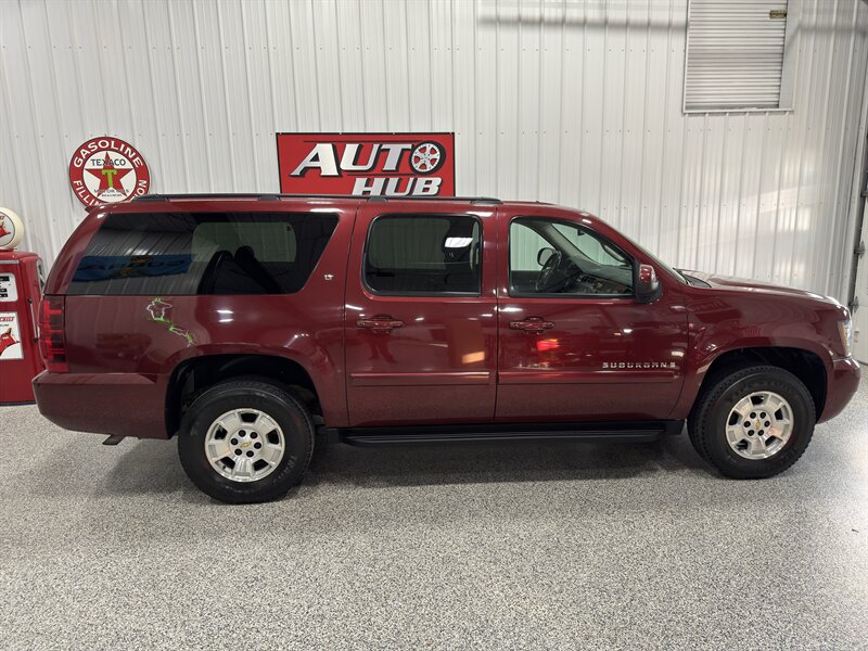 2008 Chevrolet Suburban - Photo 3 - Rochelle, IL 61068