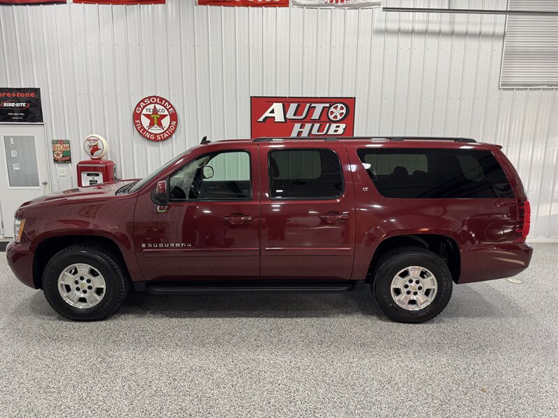2008 Chevrolet Suburban   - Photo 1 - Rochelle, IL 61068