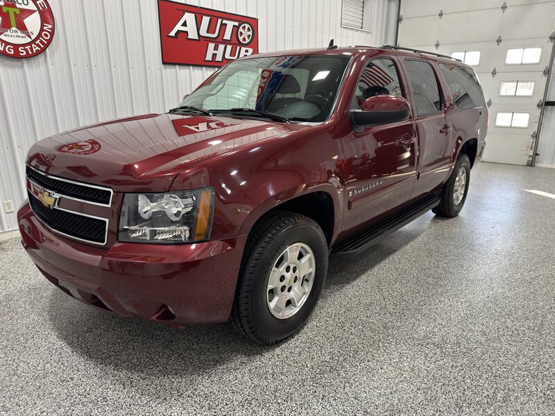 2008 Chevrolet Suburban - Photo 2 - Rochelle, IL 61068